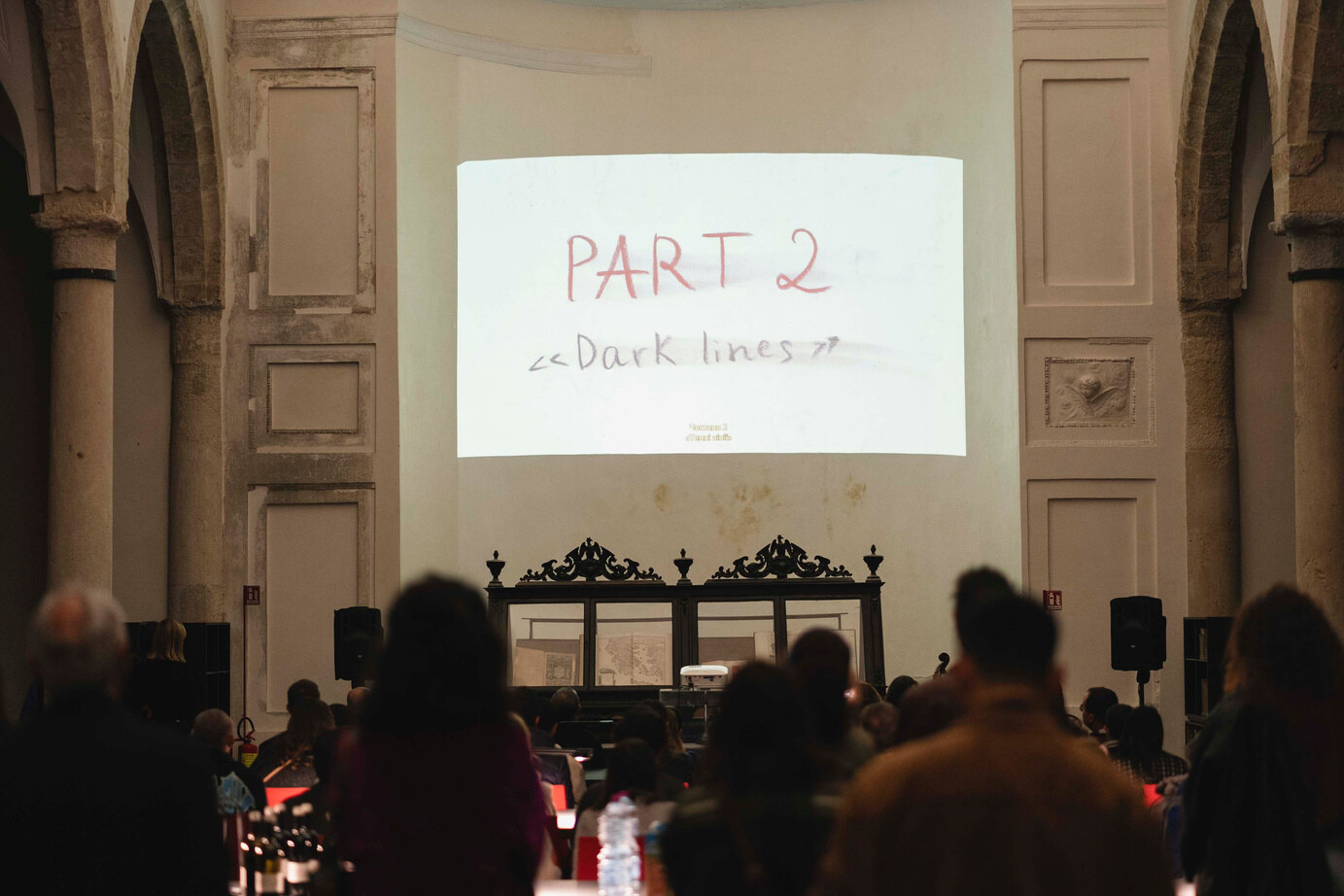 Presentation in a hall with a projected slide